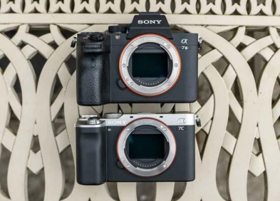 So sánh SONY A7C VS A7III: Máy nào đáng đầu tư hơn trong năm 2025?