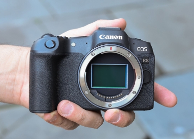 Camera Canon R8 có gì đặc biệt? Đánh giá chi tiết từ A đến Z