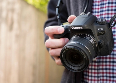 Canon 77D ra đời năm nào? Có đáng mua ở năm 2025?