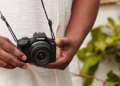 Canon R100 ra mắt năm nào? Máy ảnh này có đáng mua?