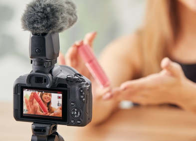 Canon R50 quay video: Chất lượng sắc nét và mượt mà cho vlogger