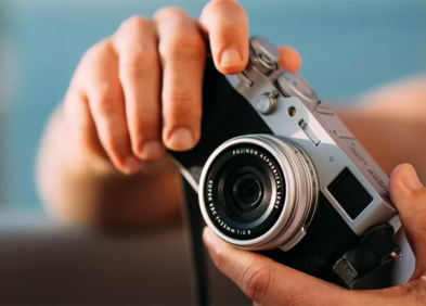 Giá Fujifilm X100V bao nhiêu? Review chi tiết và đánh giá cùng Fujifilm XS20