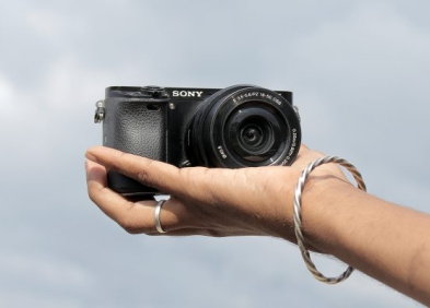 Sony A6000: Có còn đáng mua khi đã 12 năm tuổi?