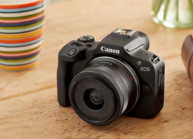 Đánh giá Canon R100: Liệu chiếc có đáng mua?