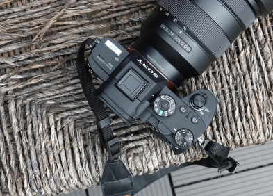 Đánh giá Sony A7R3: Chiếc máy ảnh full-frame vẫn đáng mua?