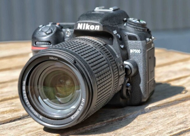 Nikon D7500 sản xuất năm nào? Năm 2026 có còn đáng mua?