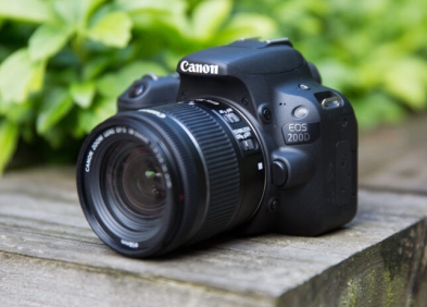 Review Canon 200D: Có còn đáng mua vào năm 2025?