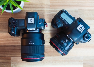 So sánh Canon R và 5D4: Cuộc chiến giữa DSLR vs Mirrorless
