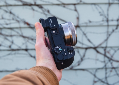 Sony A6500 ra mắt năm nào? Còn phù hợp cho quay vlog và chụp ảnh hiện nay?