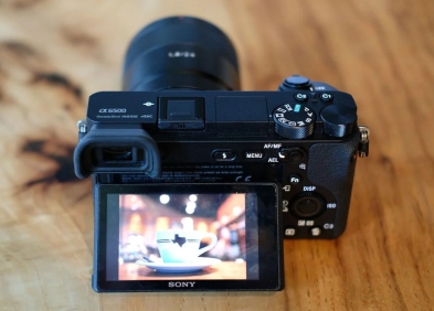 Sony A6500 có chống rung không? Có đáng mua trong 2026?